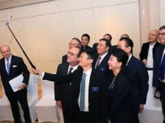 法国总统奥朗德访华与马云等中国企业家俱乐部成员自拍