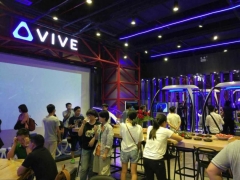 中国深圳第一家以HTCVive为招牌的VR咖啡厅开业了