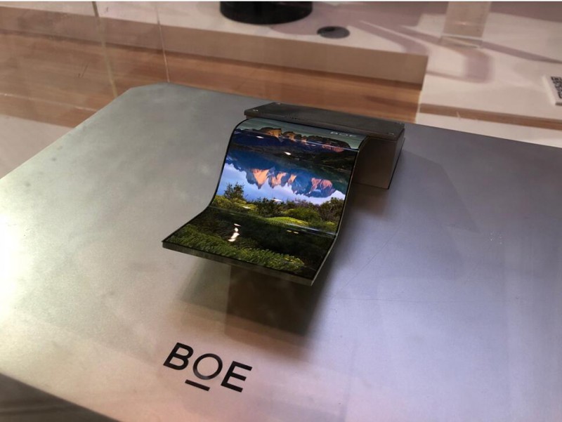 BOE（京东方）展示柔性视界下的智能产业